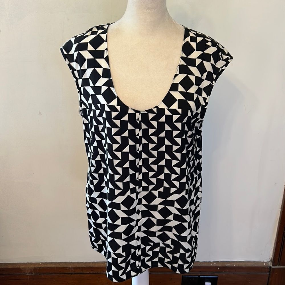 J Crew black white patterned cap sleeve blouse Size 6
